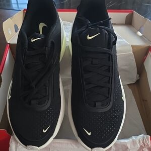 Nike Black and White Athletic Shoes with Breathable Mesh